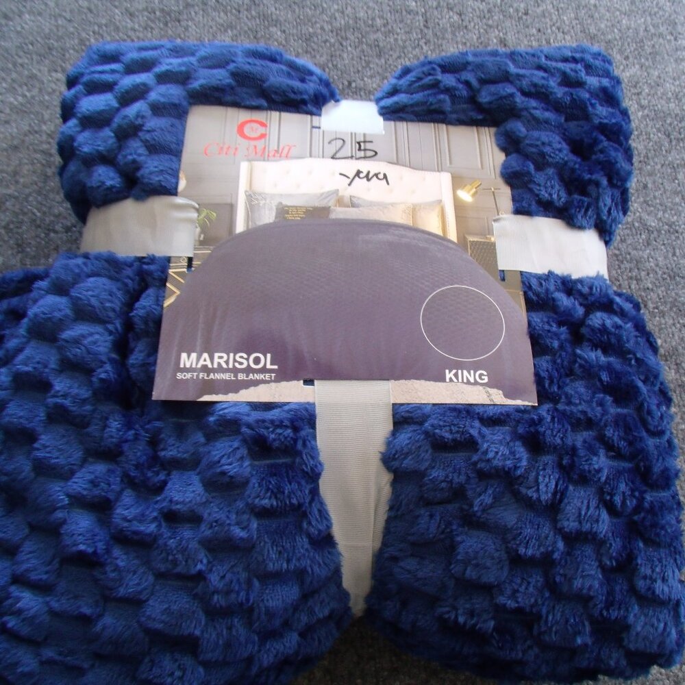 Citi MAll  Marisol  soft flannel blanket in BLUE